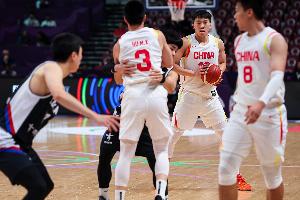 九游体育-媒体人：中国男篮一贯都是头重脚轻 后卫在亚洲一直没什么优势